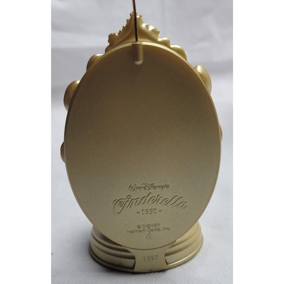 1997 Hallmark Keepsake Ornament - Disney's Cinderella - Enchanted Memories - Picture 3 of 5